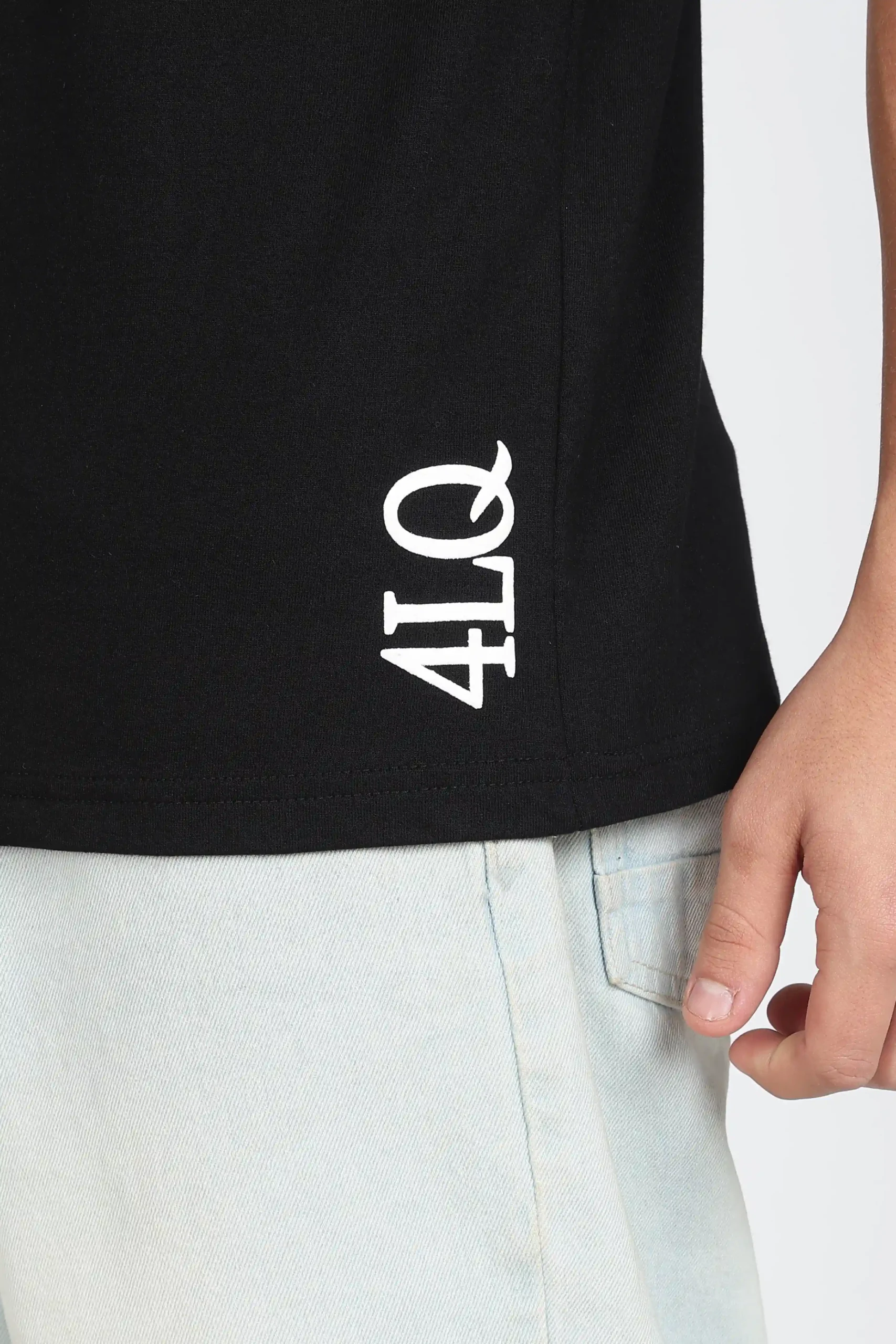 Don't be Racist T-Shirt Black - Image 7